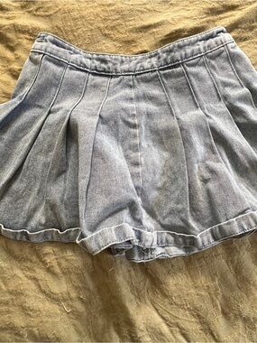 Forever 21 Y2K Pleated Light-Wash Denim Mini Skirt Size S Party Going Out